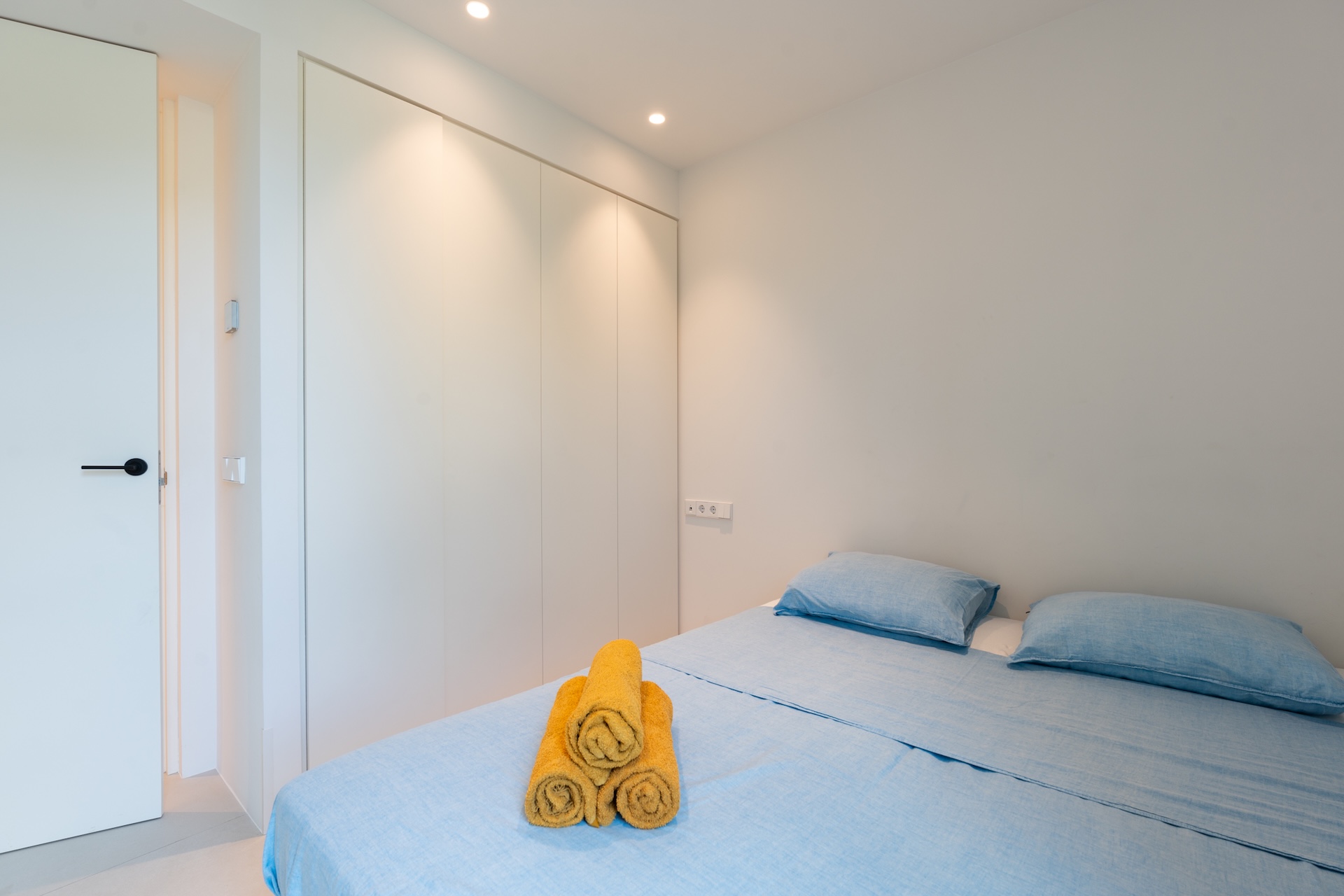 Resa Estates 3 slaapkamers Talamanca te koop sale Ibiza bedroo .jpg